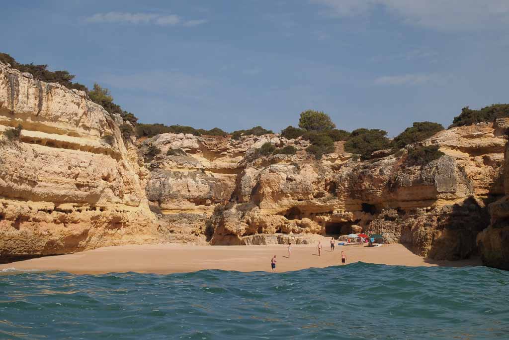Strand an der Steilküste bei Albufeira - Portugal, Algarve