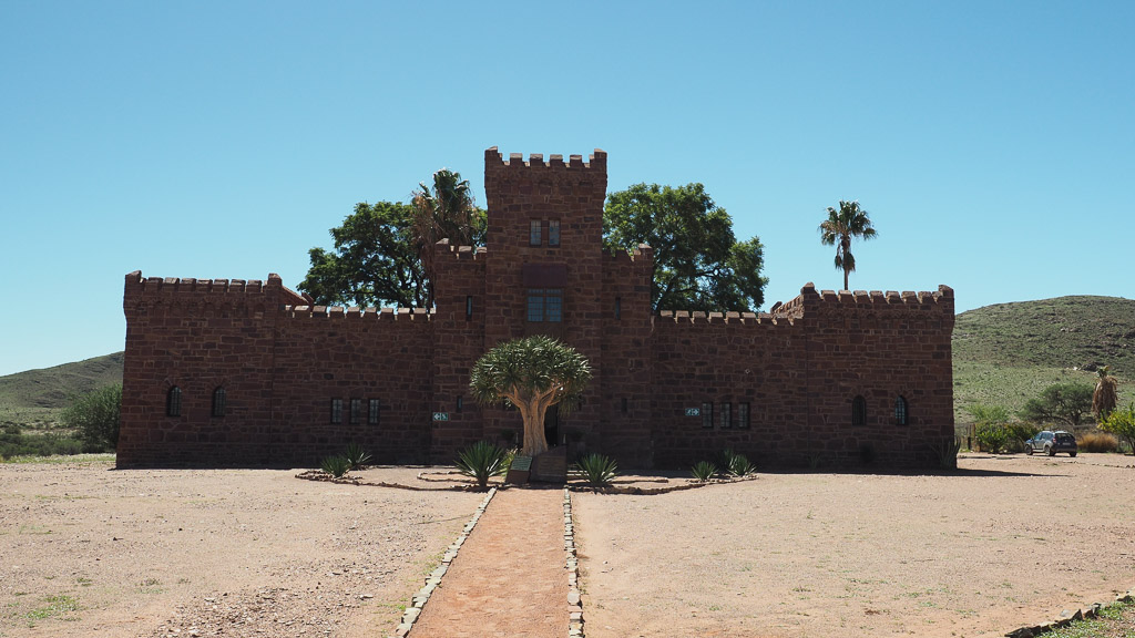 Foto: Außenansicht Schloss Duwisib in Namibia