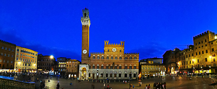 Blaue Stunde in Siena - Toskana