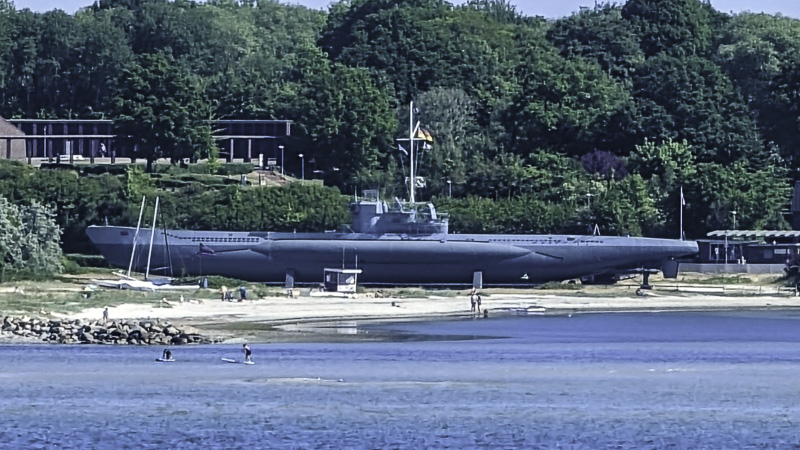 U-Boot am Seefahrerdenkmal in Kiel